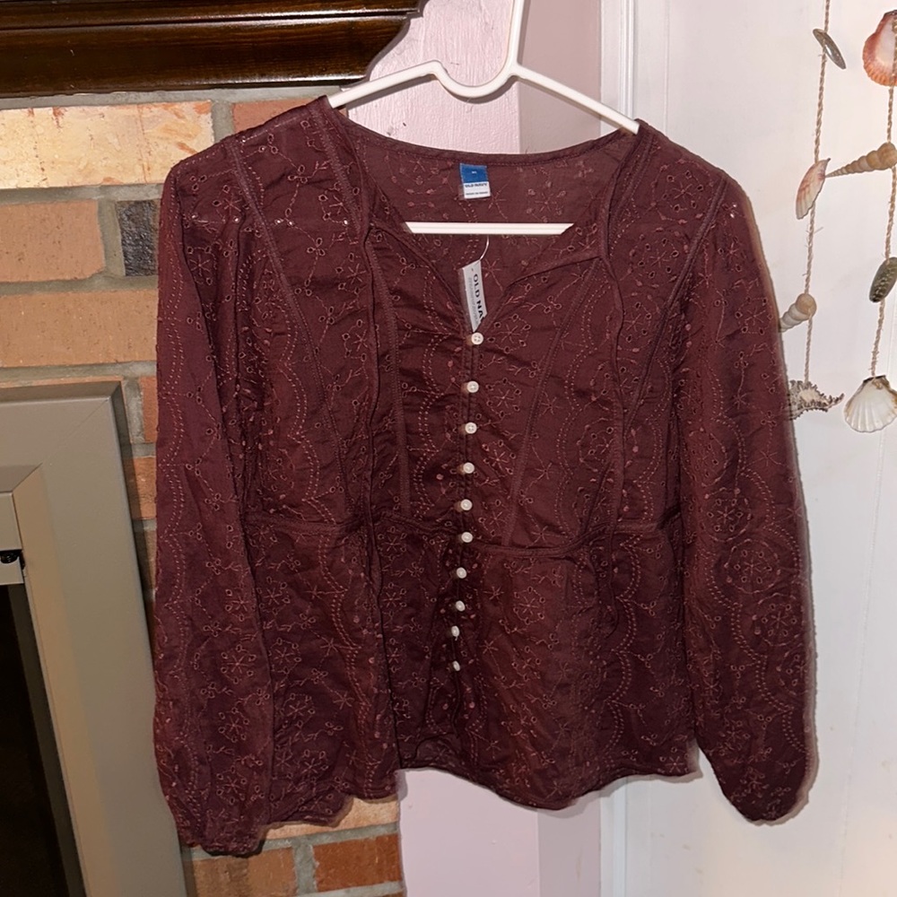 Old Navy maroon top